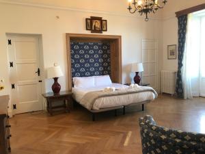 a bedroom with a bed and two tables and two lamps at Hospedería Santa Cruz in San Lorenzo de El Escorial