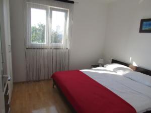Posteľ alebo postele v izbe v ubytovaní Apartments Jadran