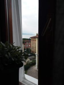 Zdjęcie z galerii obiektu Apt Tennis Prime Location, parking, near beach, self check-in w mieście Opatija +12 zdjęć