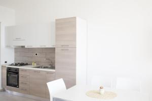 Kuchyňa alebo kuchynka v ubytovaní Airone Residence