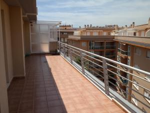 A balcony or terrace at Precioso atico cerca de denia. wifi gratis.
