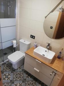 A bathroom at Apartamento La Muralla de Llanes