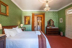 מיטה או מיטות בחדר ב-Casa dos Arcos - Charm Guesthouse