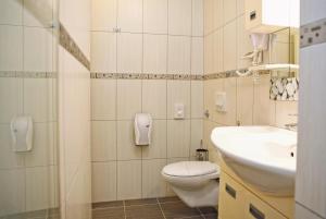 Łazienka w obiekcie Hotel Delfin