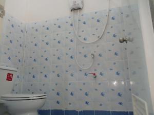 Bathroom sa Street Zone Home stay by Little Paradise