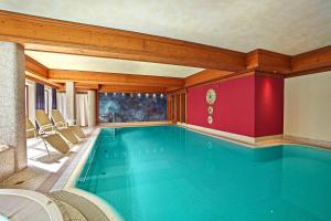 a swimming pool in a house with a pool at Hotel Bavaria - Partnerbetrieb von Oberstaufen PLUS in Oberstaufen