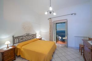 A bed or beds in a room at Villamena