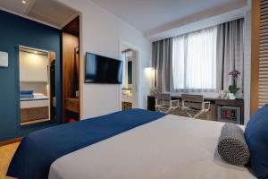 Ένα ή περισσότερα κρεβάτια σε δωμάτιο στο Fly Decó Hotel