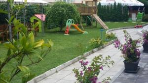 A garden outside Aparthotel Lucky Family