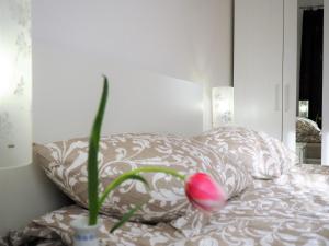 Łóżko lub łóżka w pokoju w obiekcie Apartament 3 pokoje, parking, balkon - Gdańsk Centrum