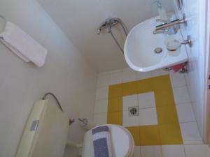 A bathroom at Melissani House