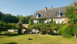 a large house with a yard in front of it at Le Prieuré L´Atelier in Lanzac