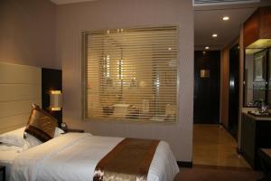 Postel nebo postele na pokoji v ubytování Ritan Hotel Downtown Beijing