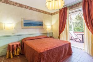 Postel nebo postele na pokoji v ubytování Hotel Cavalieri Del Mare