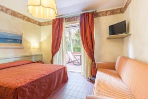 Postel nebo postele na pokoji v ubytování Hotel Cavalieri Del Mare