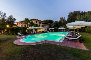 Bazén v ubytování Hotel Cavalieri Del Mare nebo v jeho okolí