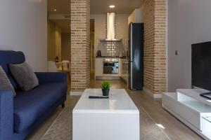 Kuchnia lub aneks kuchenny w obiekcie Arenal Suites Puerta del Sol