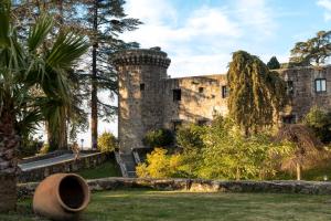 A garden outside Parador de Jarandilla de la Vera