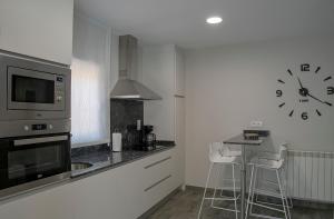 A kitchen or kitchenette at Alojamiento Turistico La Casa del tio Cesar