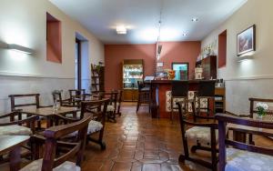 A restaurant or other place to eat at Parador de Jarandilla de la Vera