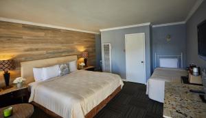 Gallery image of Inn By the Bay Monterey in Monterey