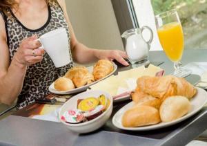 Options de petit-déjeuner proposées aux clients de l'établissement Hotel De La Basse Sambre