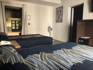 Hotel Frida tesisinde bir odada yatak veya yataklar