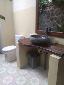 Koupelna v ubytování Pondok Rahayu Guest House