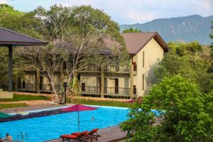Bazén v ubytování Tropical Life Resort and Spa nebo v jeho okolí