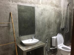 Ein Badezimmer in der Unterkunft Watukarung Ristu Homestay