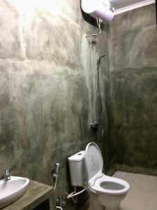 Ein Badezimmer in der Unterkunft Watukarung Ristu Homestay