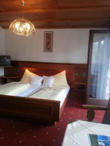 Postel nebo postele na pokoji v ubytování Hotel Garni Dietrich