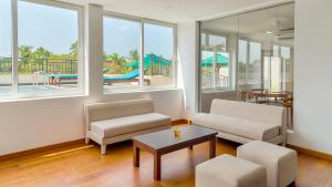 Гостиная зона в Fairway Sunset Serviced Apartments
