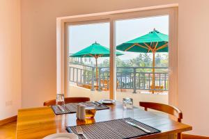 Балкон или терраса в Fairway Sunset Serviced Apartments