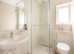 Ванная комната в Fairway Sunset Serviced Apartments