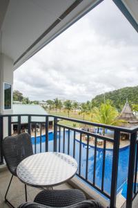 Výhled na bazén z ubytování Cove Resort Palau nebo okolí