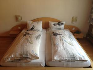 Postel nebo postele na pokoji v ubytování Café-Conditorei Hotel Huber + 12 fotografií