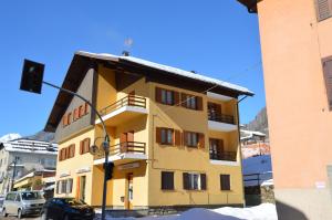 Το κτήριο όπου στεγάζεται  το διαμέρισμα