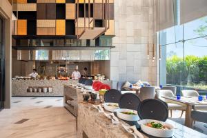 En restaurant eller et spisested på Hotel Nikko Bangkok - SHA Extra Plus Certified