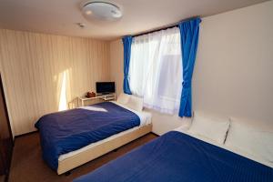 Ben's Guesthouse Kyoto tesisinde bir odada yatak veya yataklar