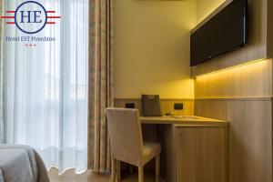 TV a/nebo společenská místnost v ubytování Hotel Est Piombino