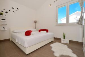 Posteľ alebo postele v izbe v ubytovaní Stunning View Apartment with pool + 37 fotografií