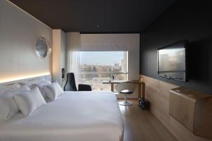 Postel nebo postele na pokoji v ubytování Barceló Sants + 37 fotografií