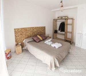 Posteľ alebo postele v izbe v ubytovaní PizzaSleep -apartment-