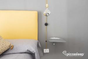 Posteľ alebo postele v izbe v ubytovaní PizzaSleep -apartment-