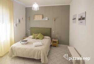Posteľ alebo postele v izbe v ubytovaní PizzaSleep -apartment-