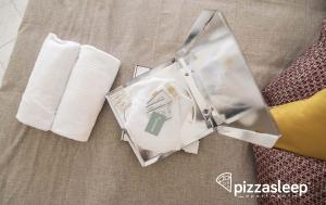 Posteľ alebo postele v izbe v ubytovaní PizzaSleep -apartment-