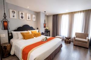 Postel nebo postele na pokoji v ubytování Sanouva Saigon Hotel