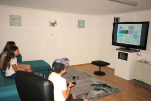Telewizja i/lub zestaw kina domowego w obiekcie Kinderhotel Stefan