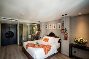 Postel nebo postele na pokoji v ubytování Sanouva Saigon Hotel